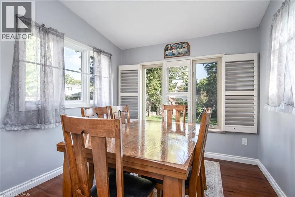 7 FOREST GLEN Crescent
