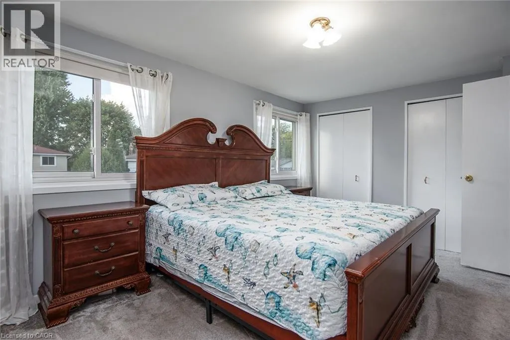 7 FOREST GLEN Crescent