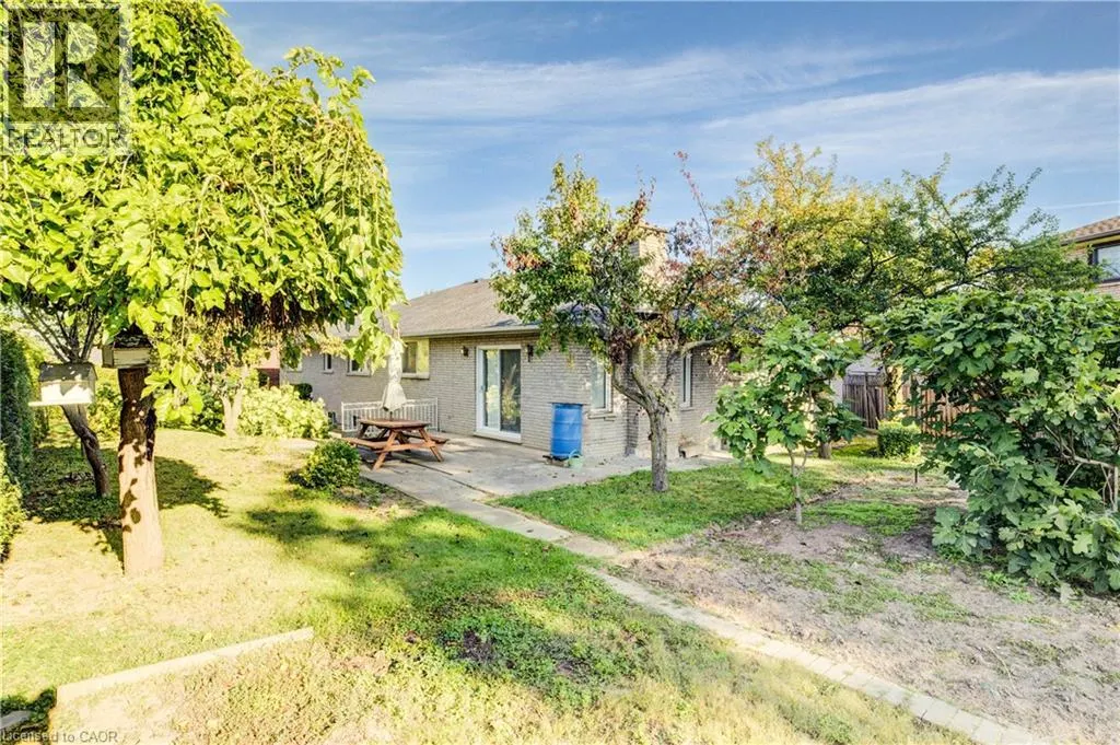 9 STONECLIFF Court