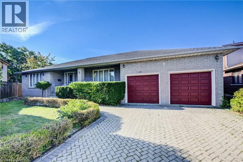 9 STONECLIFF Court