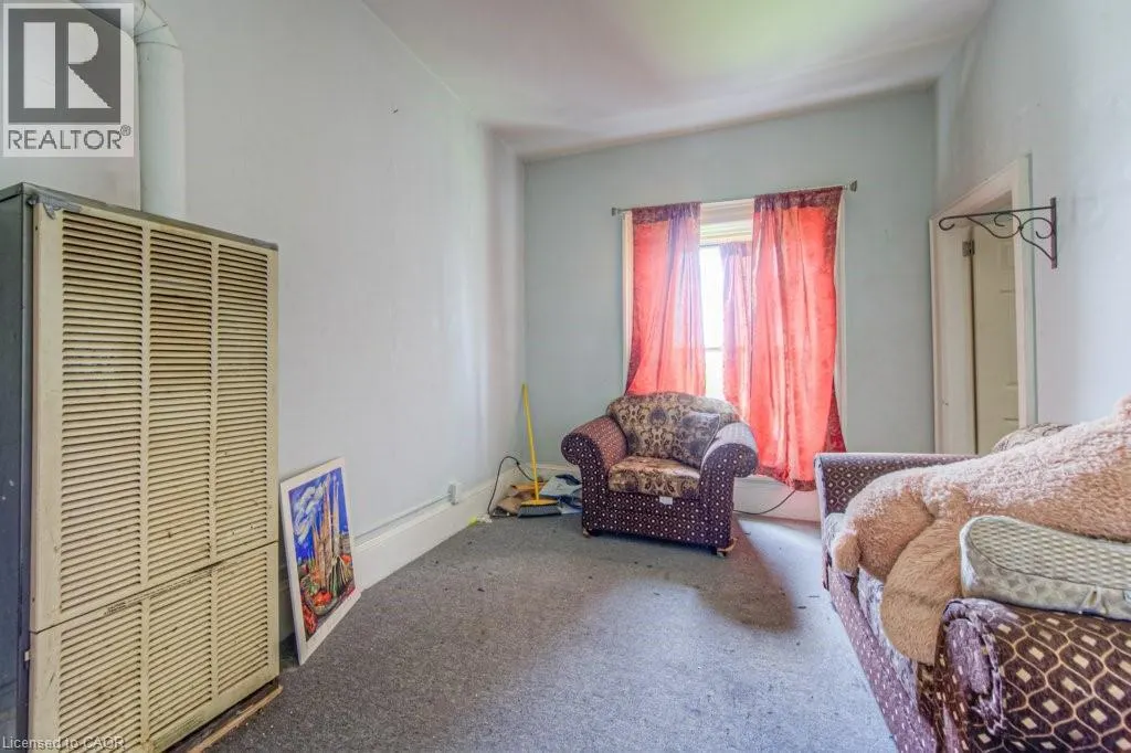 245 AINSLIE Street S