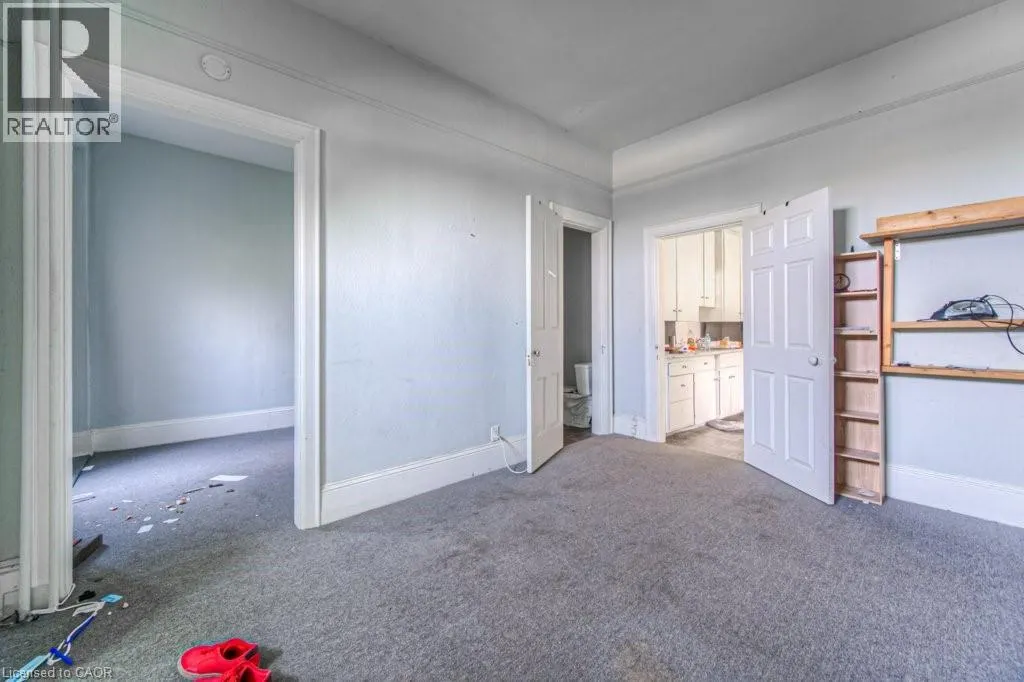 245 AINSLIE Street S
