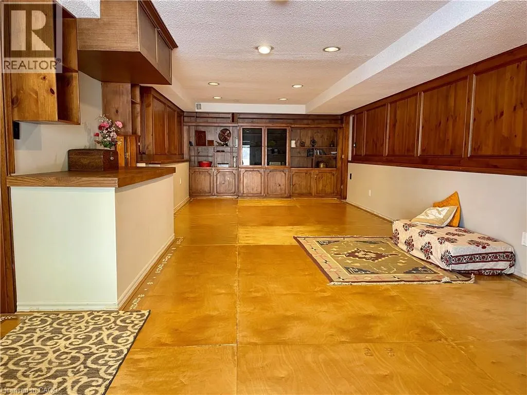 651 DEERVALLEY Road
