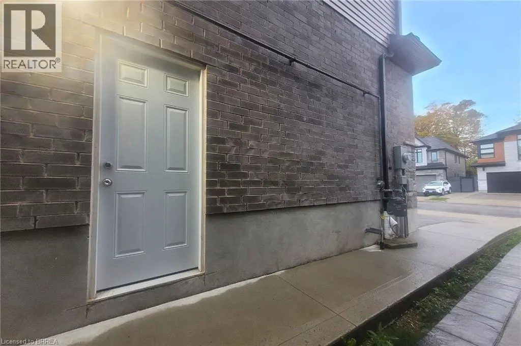 22 IAN ORMSTON Drive Unit# LOWER, #LOWER