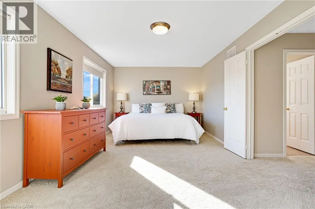 16 CANNING Crescent