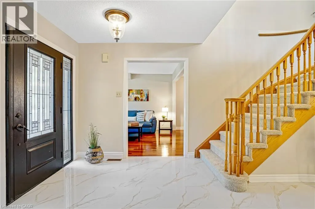 16 CANNING Crescent