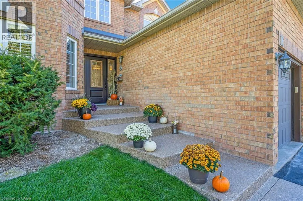 16 CANNING Crescent