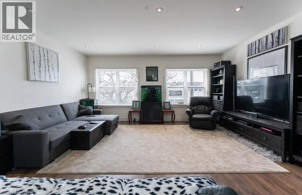 1441 MAIN Street E