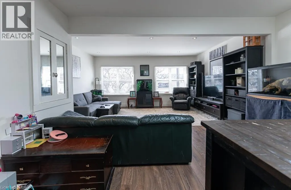 1441 MAIN Street E