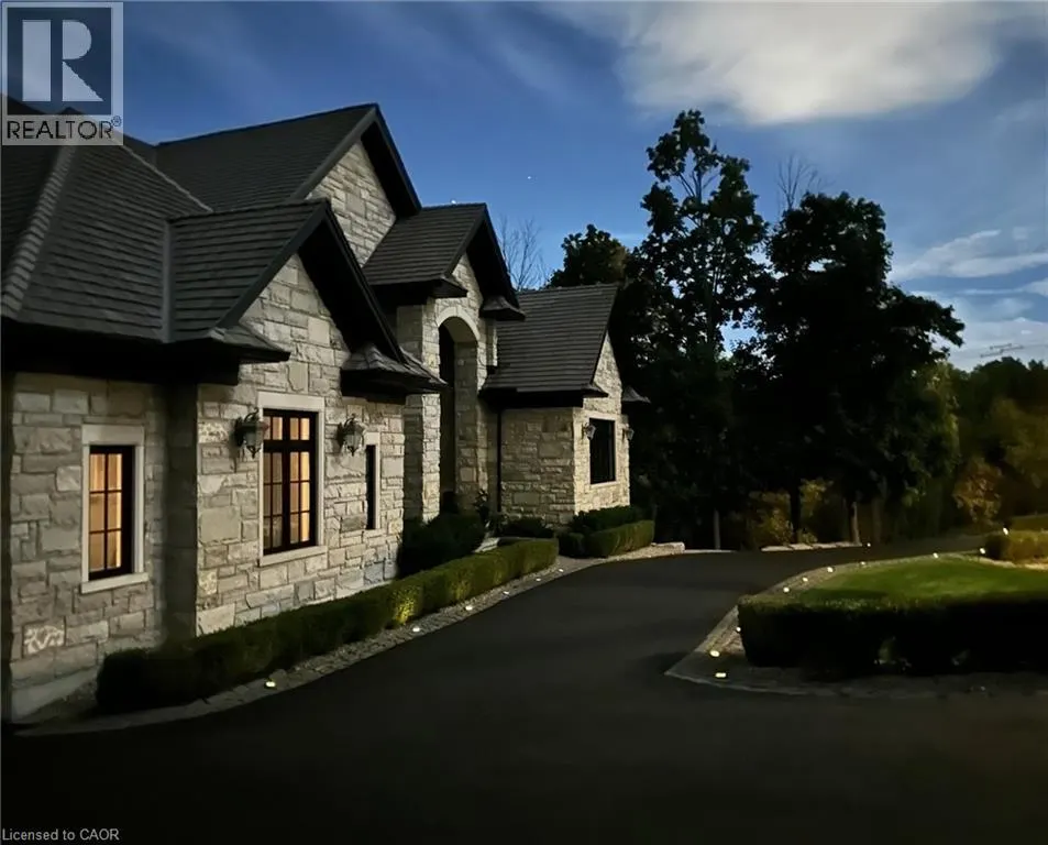 546 WOOLWICH Place