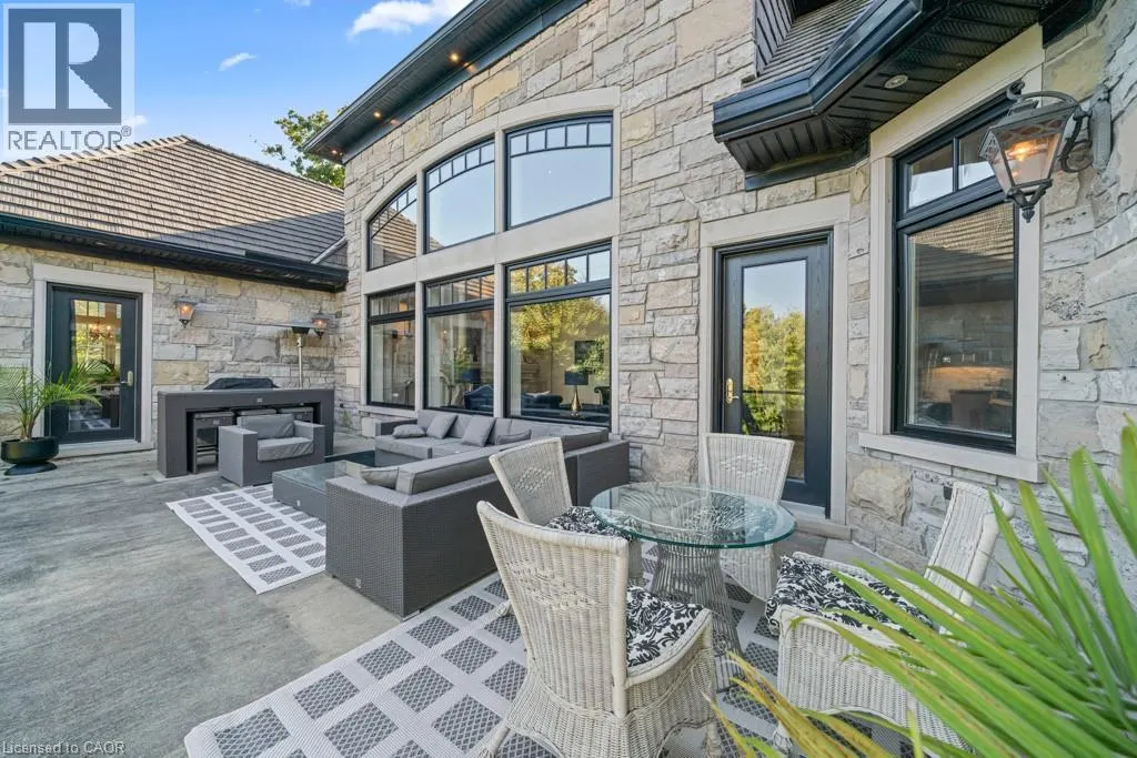 546 WOOLWICH Place