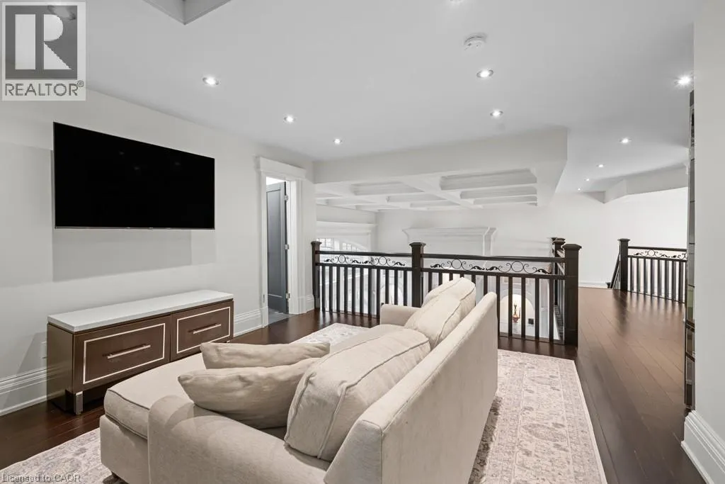 546 WOOLWICH Place