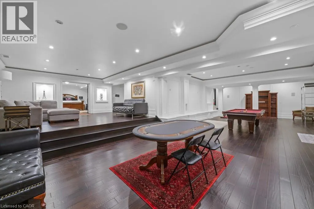 546 WOOLWICH Place