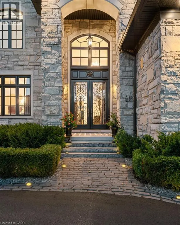 546 WOOLWICH Place