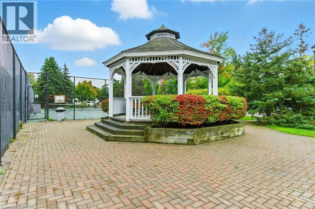 297 SILVERBIRCH Boulevard