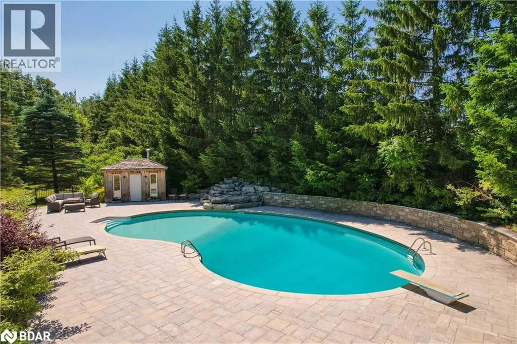 6 MIDVES Court