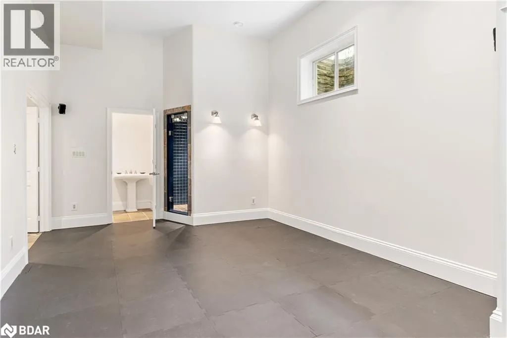 6 MIDVES Court