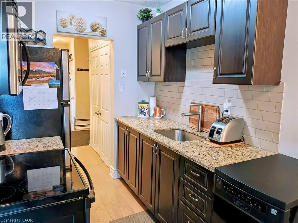 81 CHARLTON Avenue E Unit# 103, #103