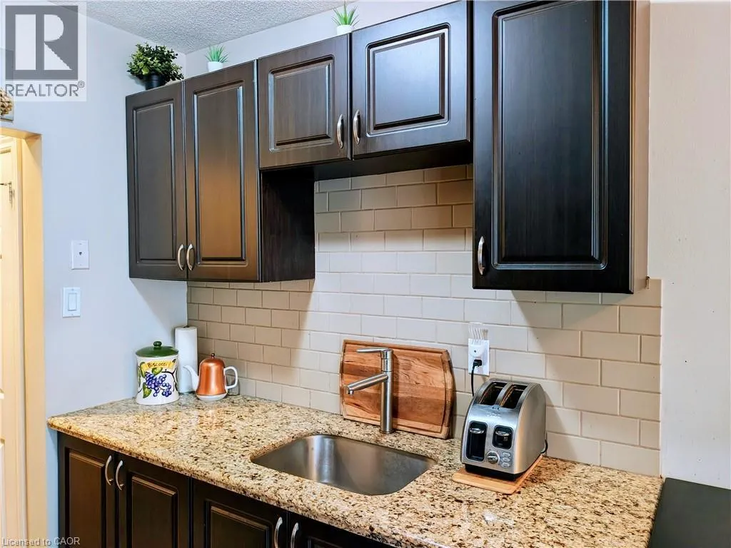 81 CHARLTON Avenue E Unit# 103, #103