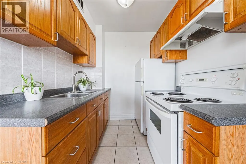 101 QUEEN Street S Unit# 606, #606