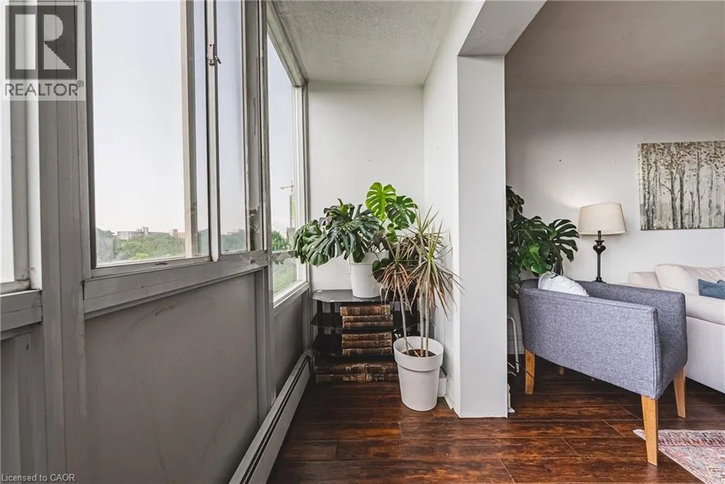 101 QUEEN Street S Unit# 606, #606