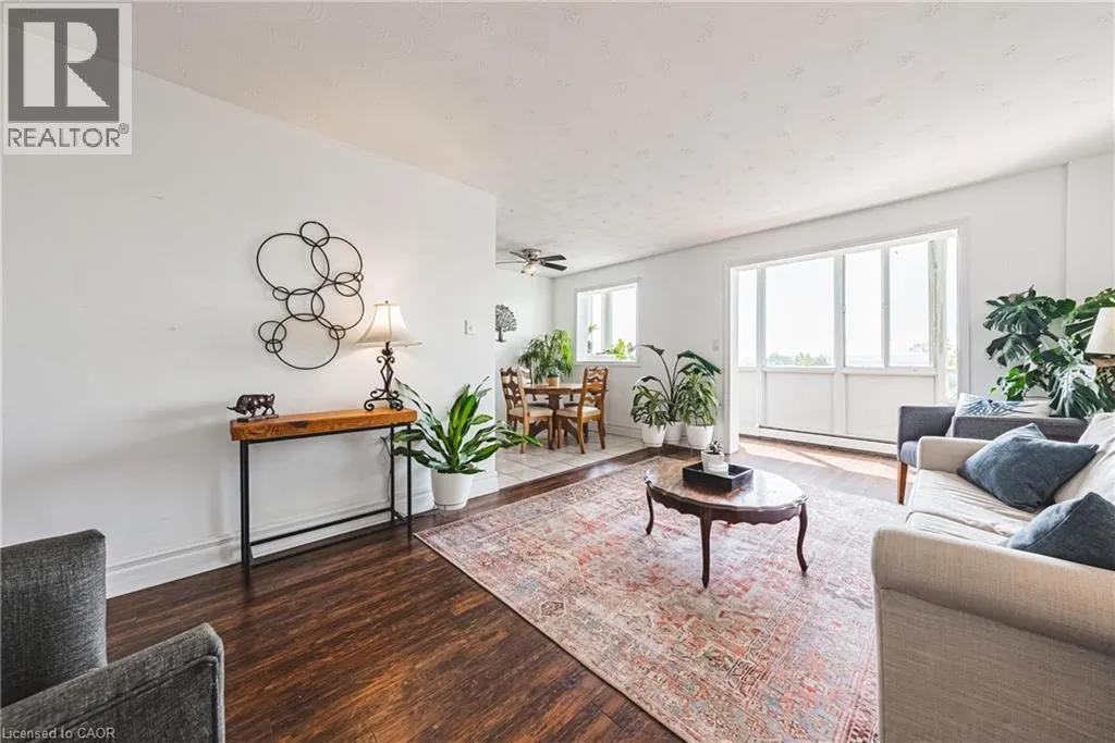101 QUEEN Street S Unit# 606, #606