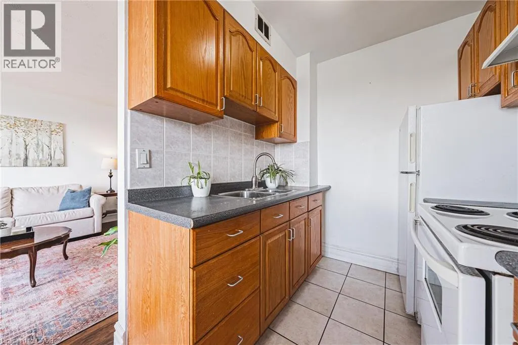 101 QUEEN Street S Unit# 606, #606