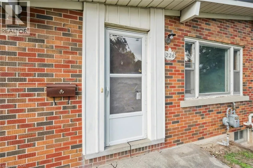 226 DICK Street