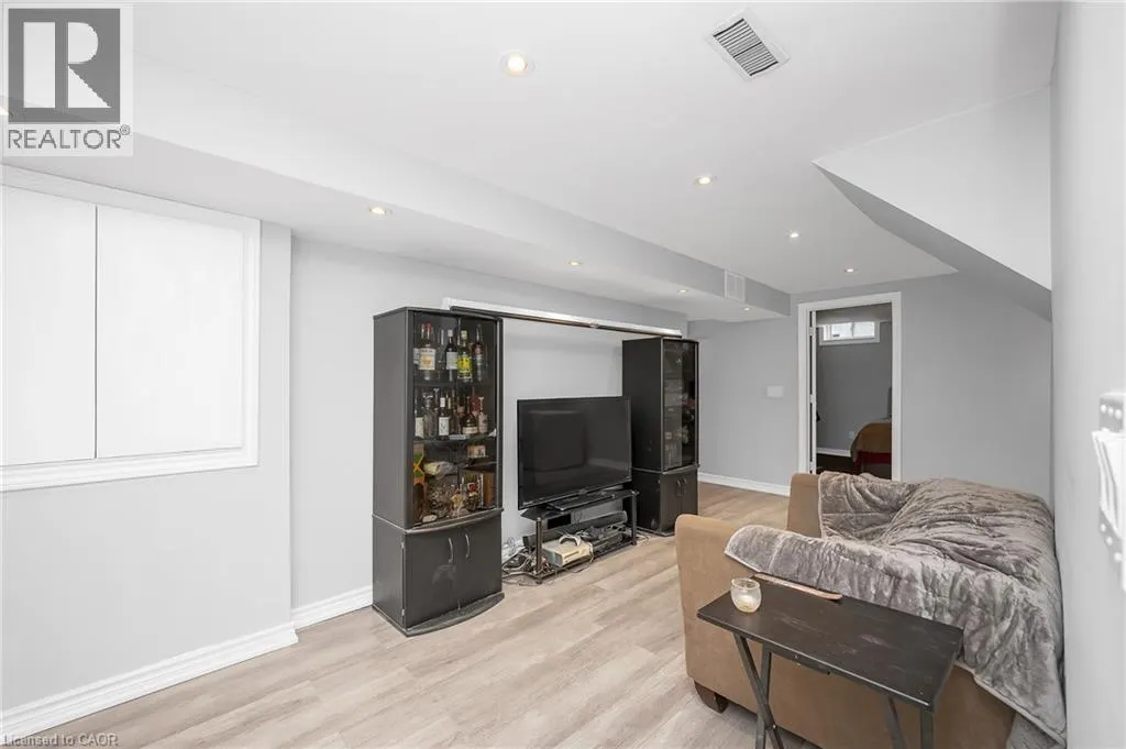 248 HAWKVIEW Boulevard