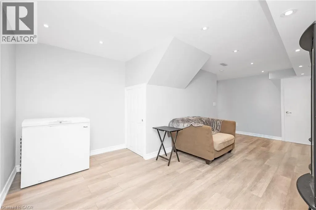 248 HAWKVIEW Boulevard