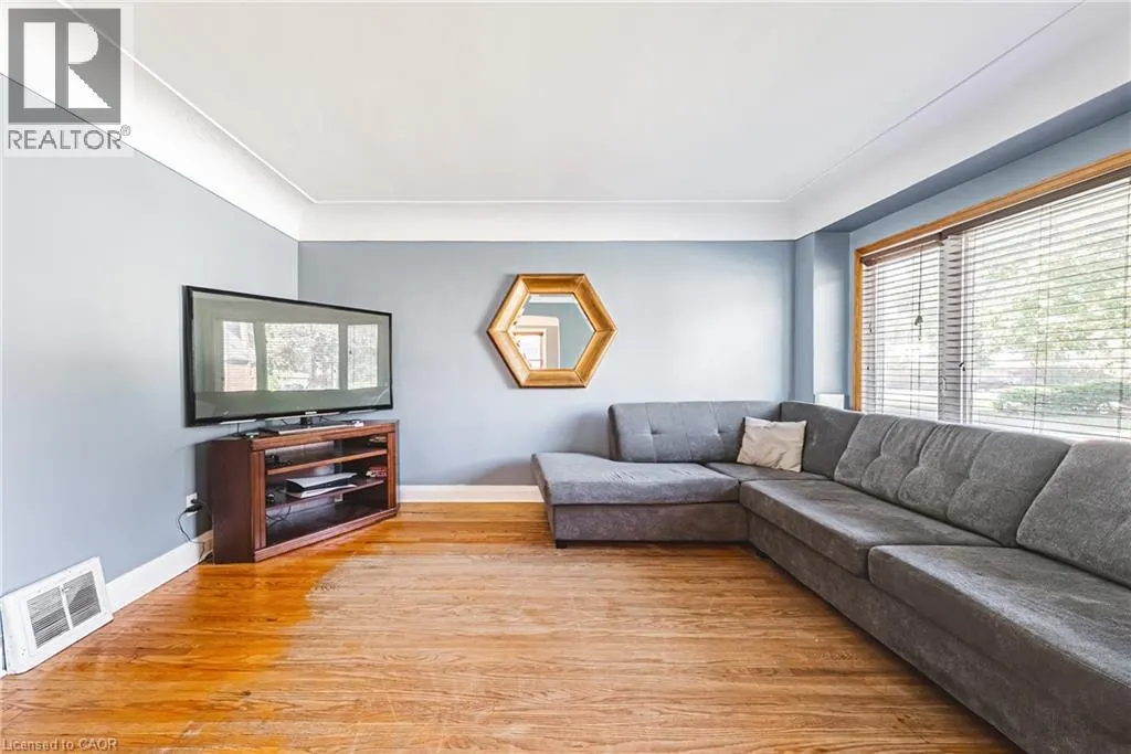 35 IPSWICH Place