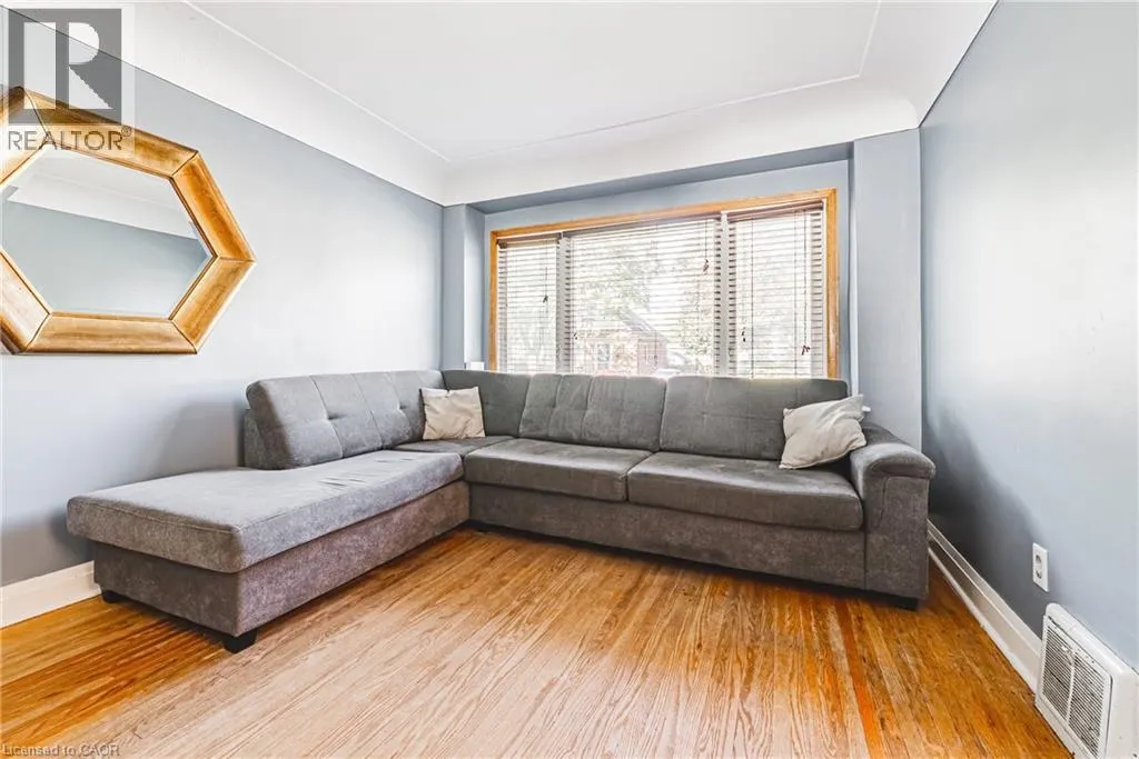 35 IPSWICH Place