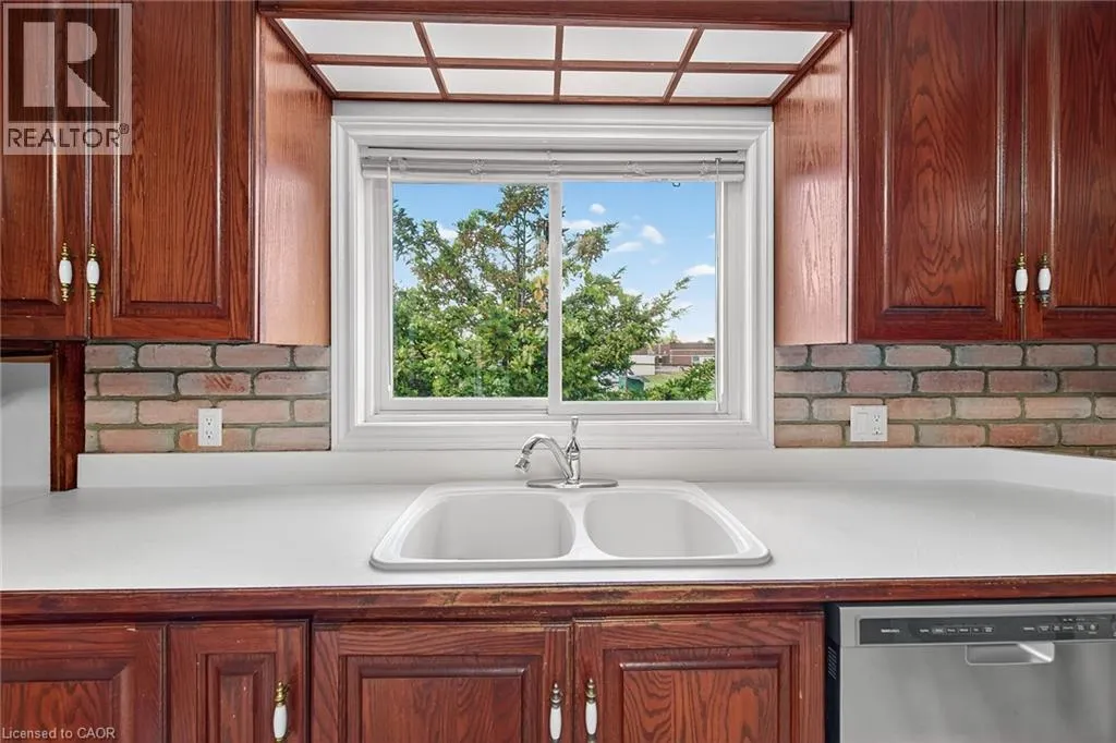 1008 UPPER WELLINGTON Street Unit# Upper Suite