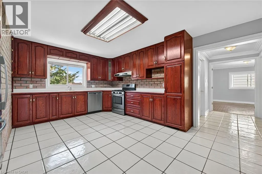 1008 UPPER WELLINGTON Street Unit# Upper Suite