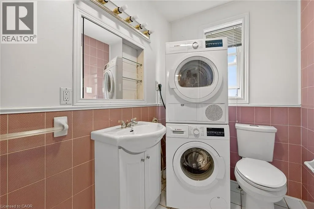 1008 UPPER WELLINGTON Street Unit# Upper Suite