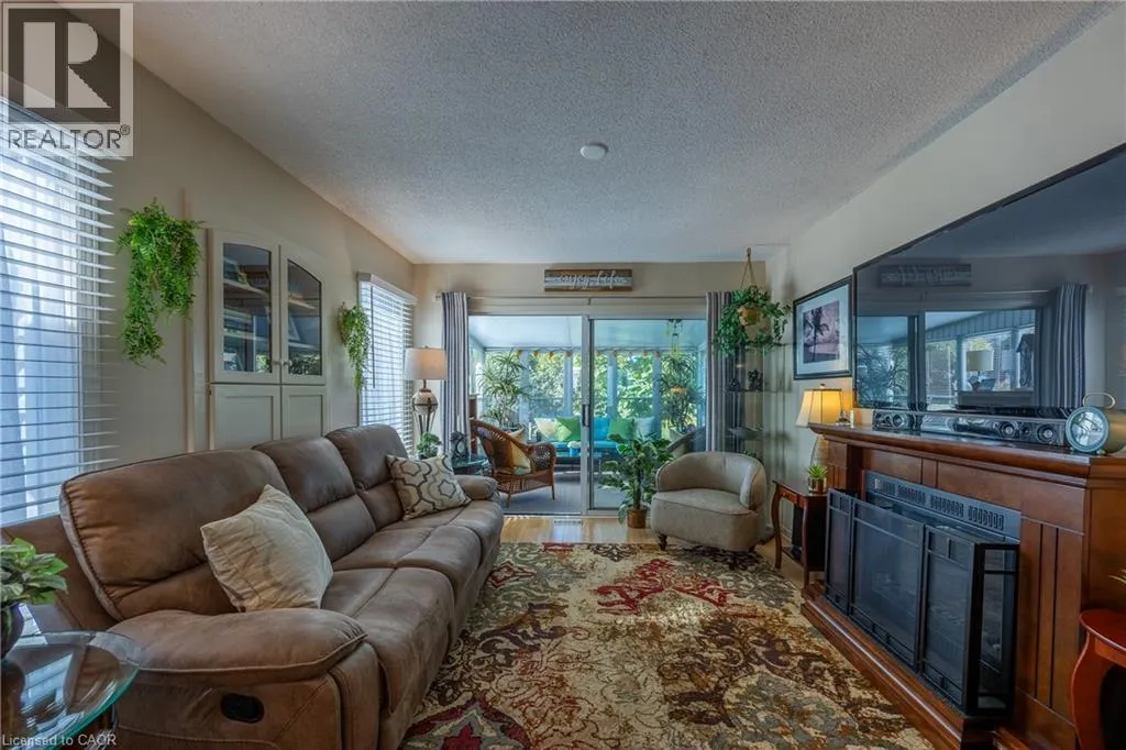 18 LONG POINT Boulevard
