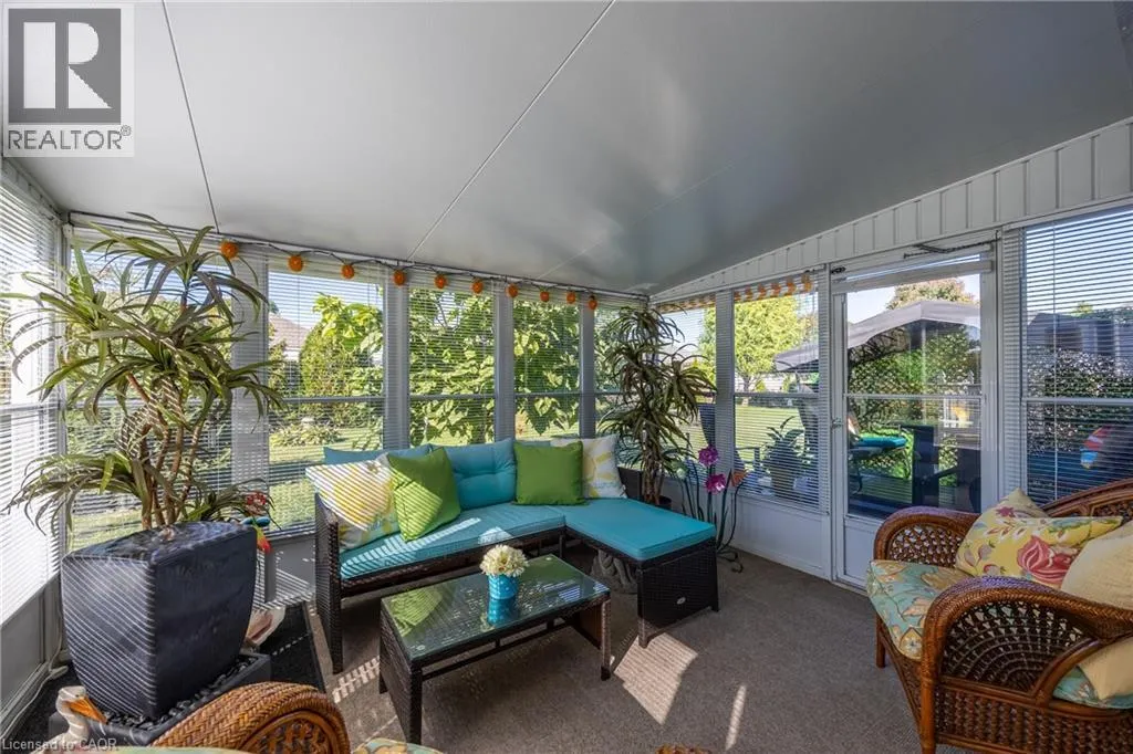 18 LONG POINT Boulevard