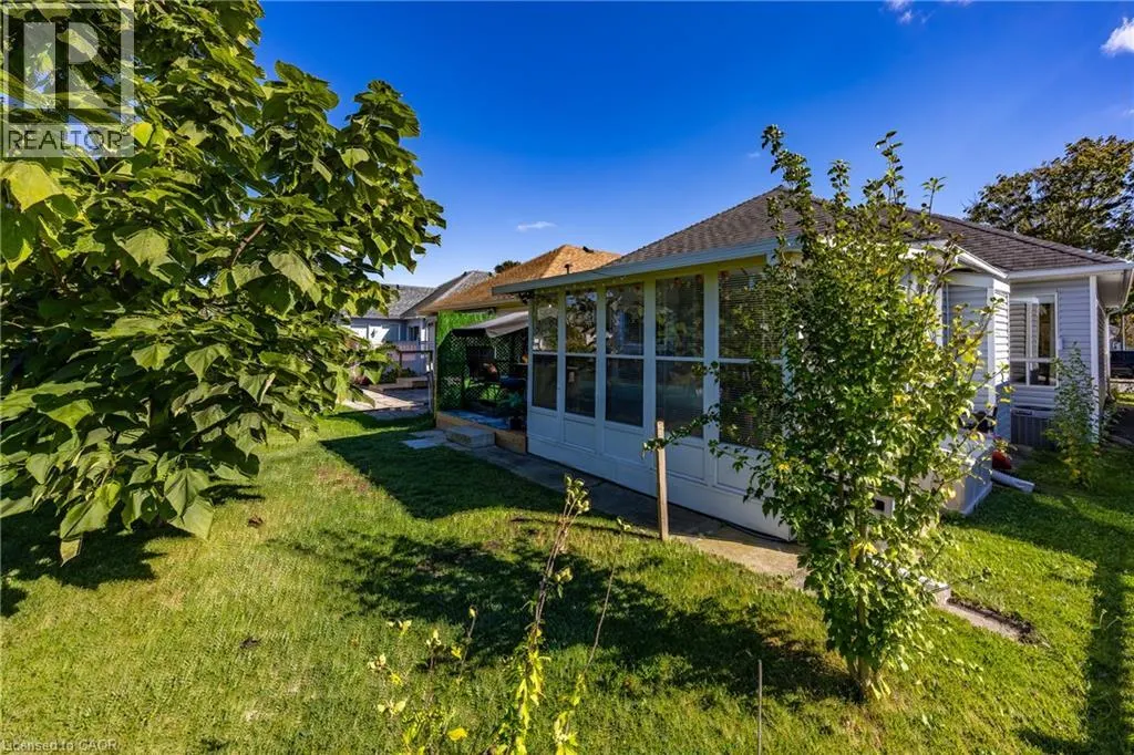 18 LONG POINT Boulevard