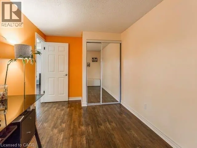 1004 ELIZABETH Place Unit# Main & Upper