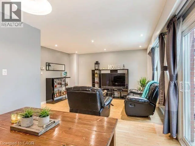 1004 ELIZABETH Place Unit# Main & Upper