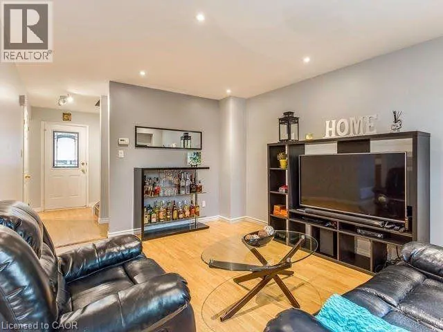 1004 ELIZABETH Place Unit# Main & Upper