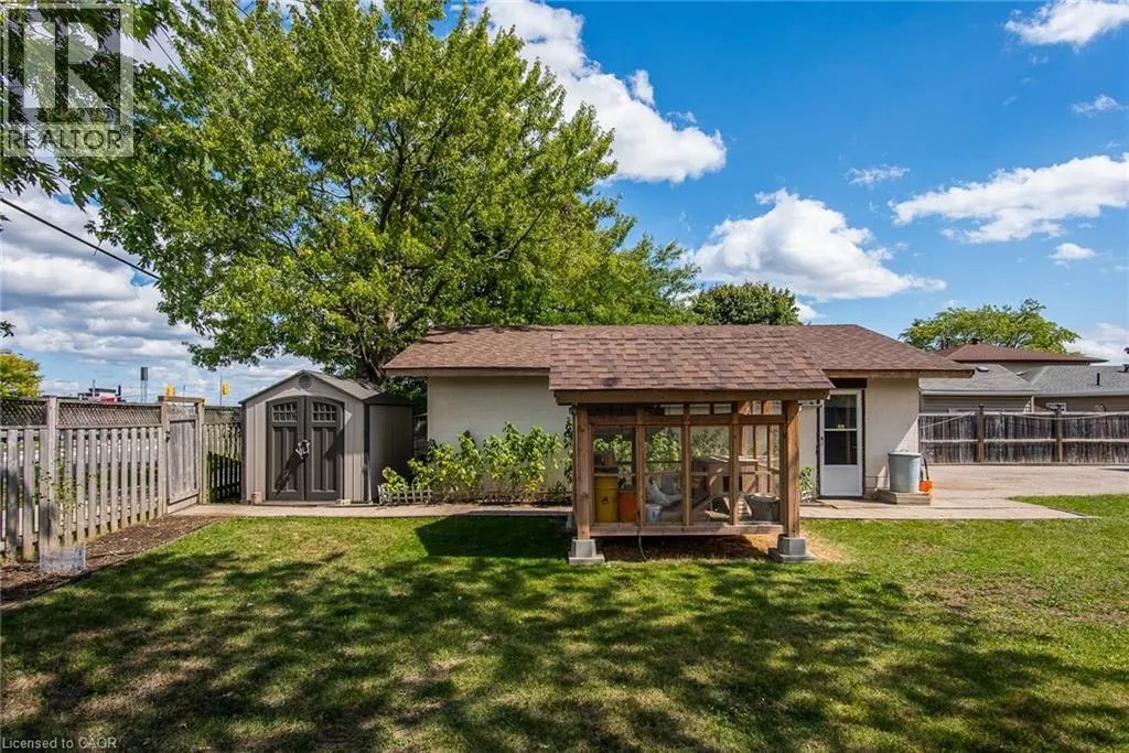 77 ROBERTS Crescent