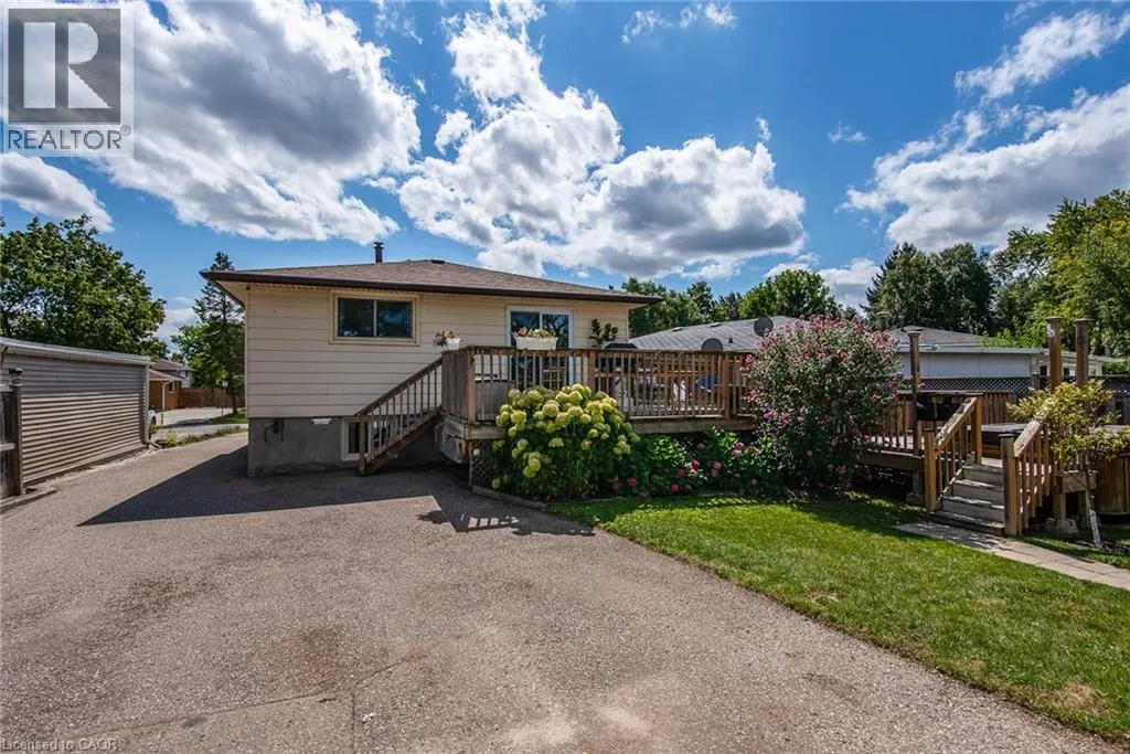 77 ROBERTS Crescent