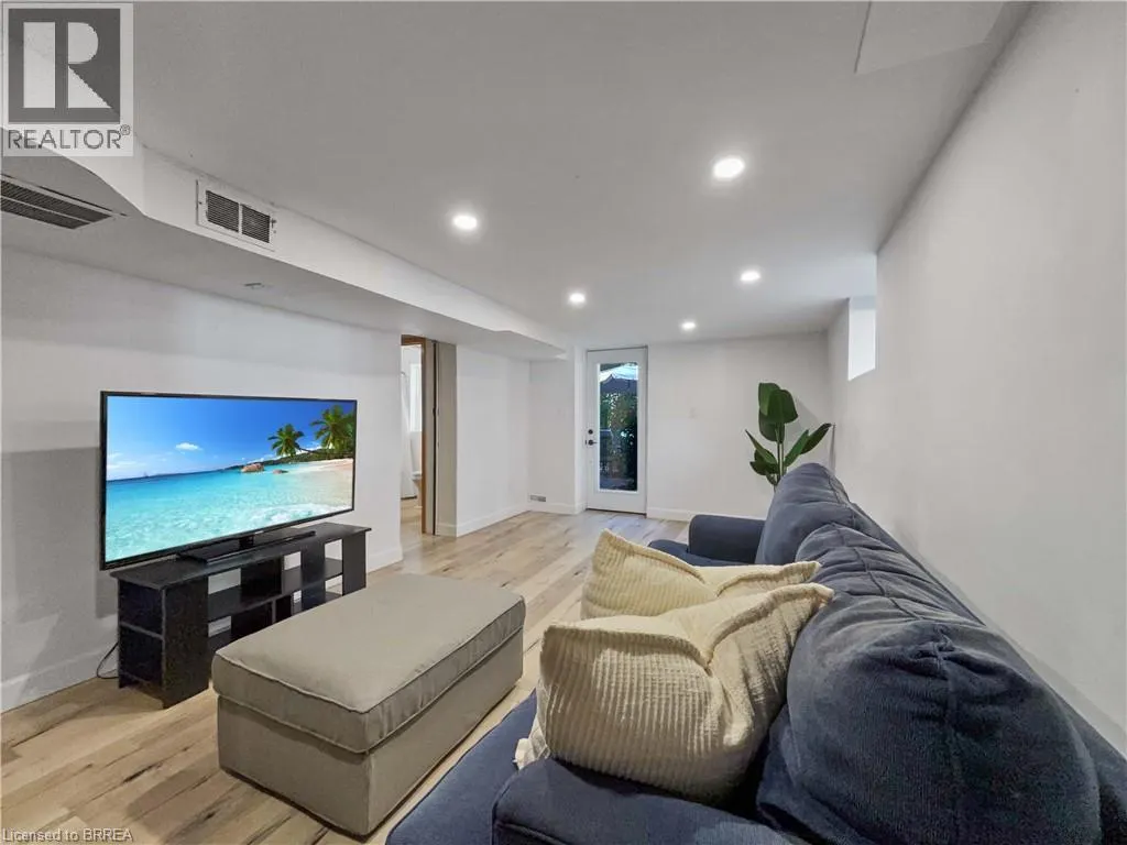 65 FORBES Avenue