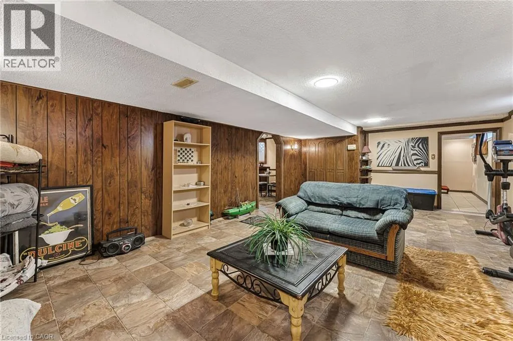 141 RIVERBANK Drive