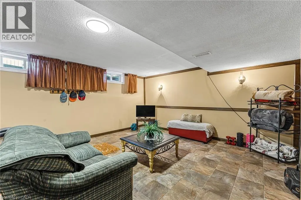 141 RIVERBANK Drive
