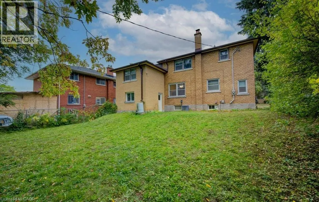 155 ELGIN Crescent