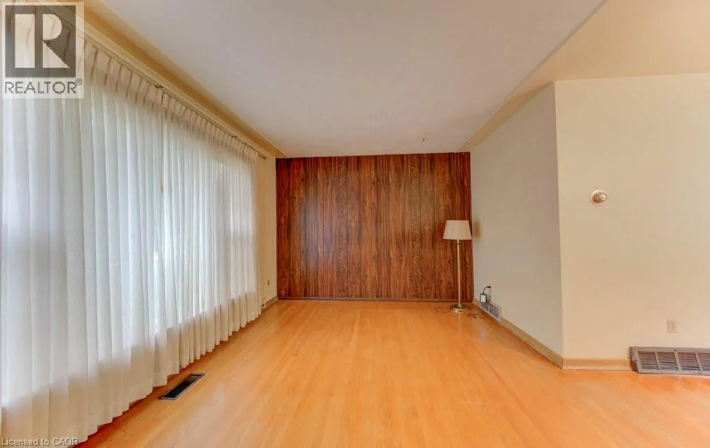 155 ELGIN Crescent