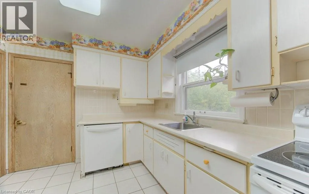 155 ELGIN Crescent