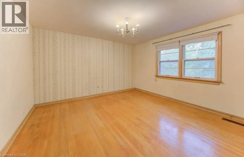 155 ELGIN Crescent